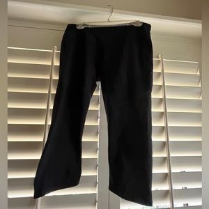 Fabletics woman’s athletic capris with ridge pattern